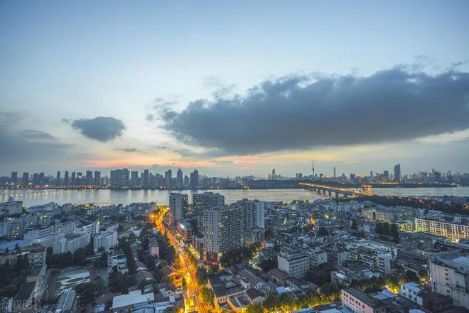 楼市武昌区房价从21万跌至18万PG麻将胡了武汉楼市全军覆没武汉(图3)
